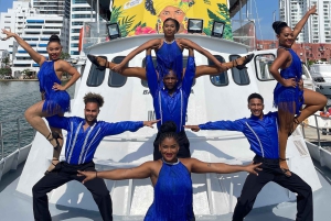 Cartagena: Wycieczka łodzią białą nocą z kolacją i otwartym barem