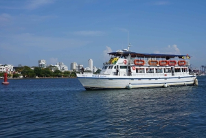 Cartagena: Wycieczka łodzią białą nocą z kolacją i otwartym barem