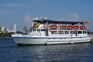 Cartagena: Wycieczka łodzią białą nocą z kolacją i otwartym barem