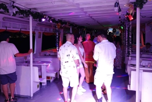 Cartagena: Wycieczka łodzią białą nocą z kolacją i otwartym barem