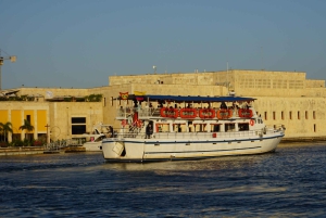 Cartagena: Wycieczka łodzią białą nocą z kolacją i otwartym barem
