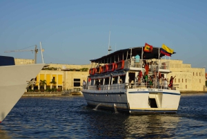 Cartagena: Wycieczka łodzią białą nocą z kolacją i otwartym barem