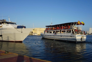 Cartagena: Wycieczka łodzią białą nocą z kolacją i otwartym barem