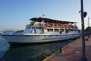 Cartagena: Wycieczka łodzią białą nocą z kolacją i otwartym barem