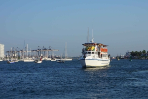 Cartagena: Wycieczka łodzią białą nocą z kolacją i otwartym barem