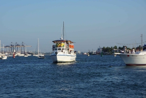 Cartagena: Wycieczka łodzią białą nocą z kolacją i otwartym barem