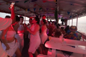 Cartagena: Wycieczka łodzią białą nocą z kolacją i otwartym barem