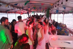 Cartagena: Wycieczka łodzią białą nocą z kolacją i otwartym barem