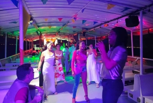 Cartagena: Wycieczka łodzią białą nocą z kolacją i otwartym barem