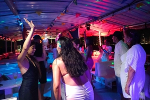 Cartagena: Wycieczka łodzią białą nocą z kolacją i otwartym barem