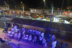 Cartagena: Wycieczka łodzią białą nocą z kolacją i otwartym barem