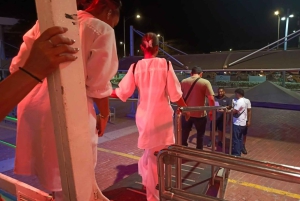 Cartagena: Wycieczka łodzią białą nocą z kolacją i otwartym barem