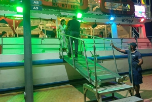 Cartagena: Wycieczka łodzią białą nocą z kolacją i otwartym barem