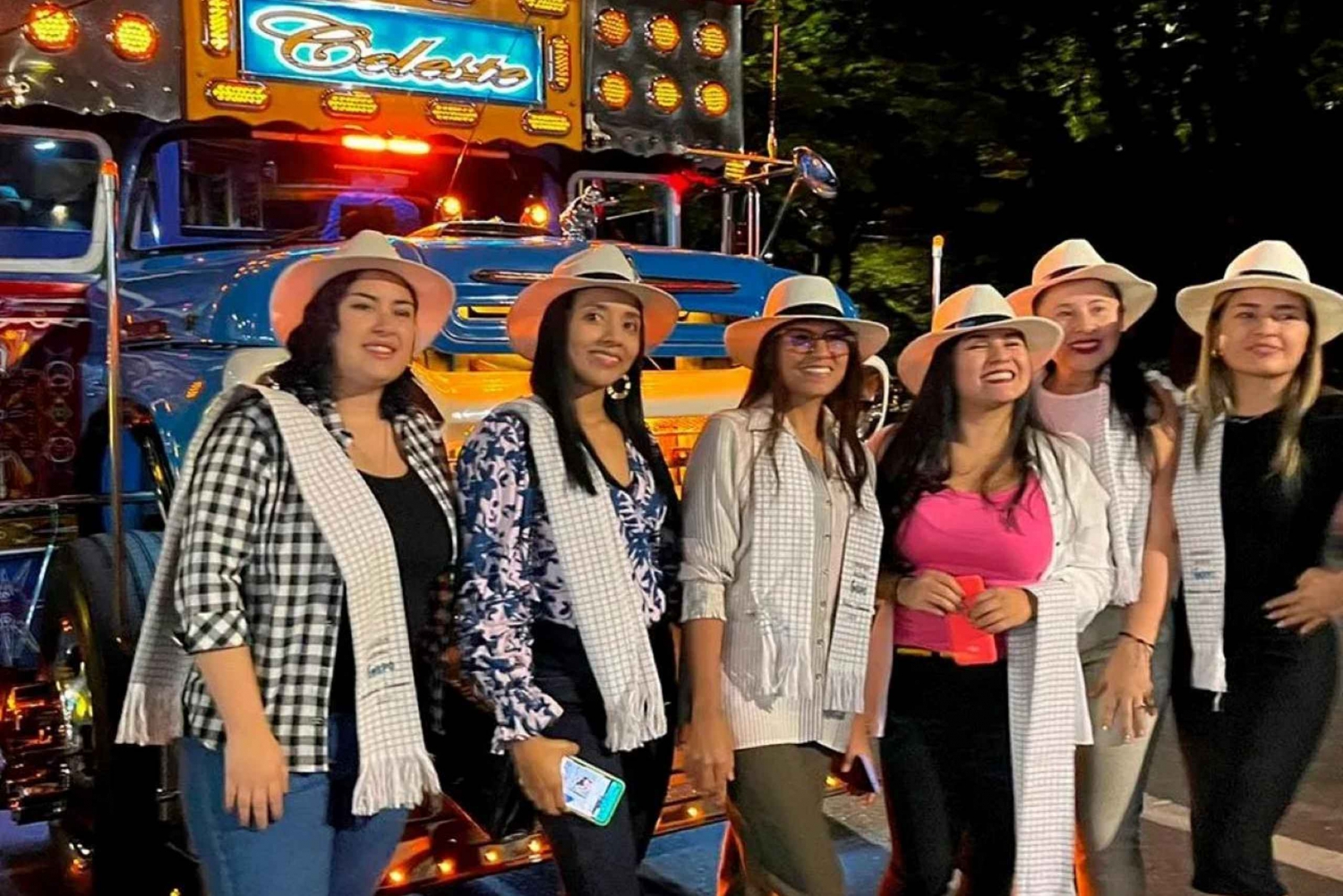 Medellin: Chiva Rumbera De Fiesta