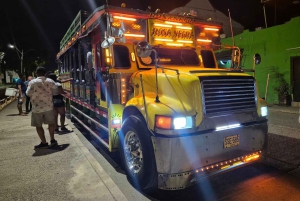 Тур на автобусе Chiva Rumbera с музыкой, вечеринкой и развлечениями в Картахене