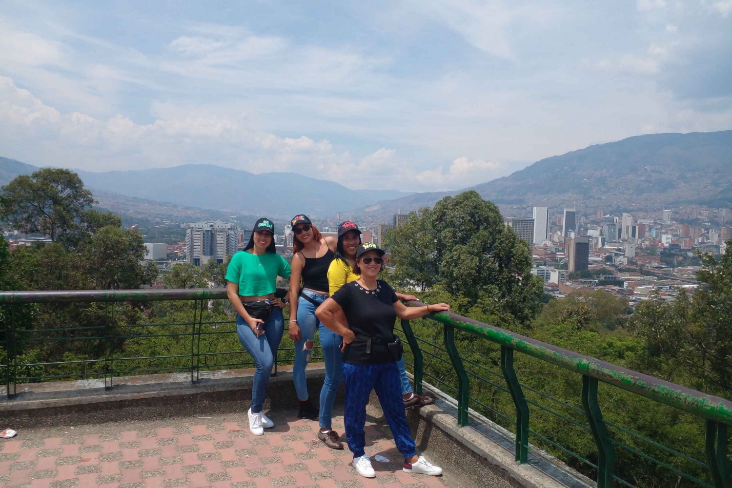 Kaupunkikierros,comuna13,metro cable,botero,pueblito paisa. Privado