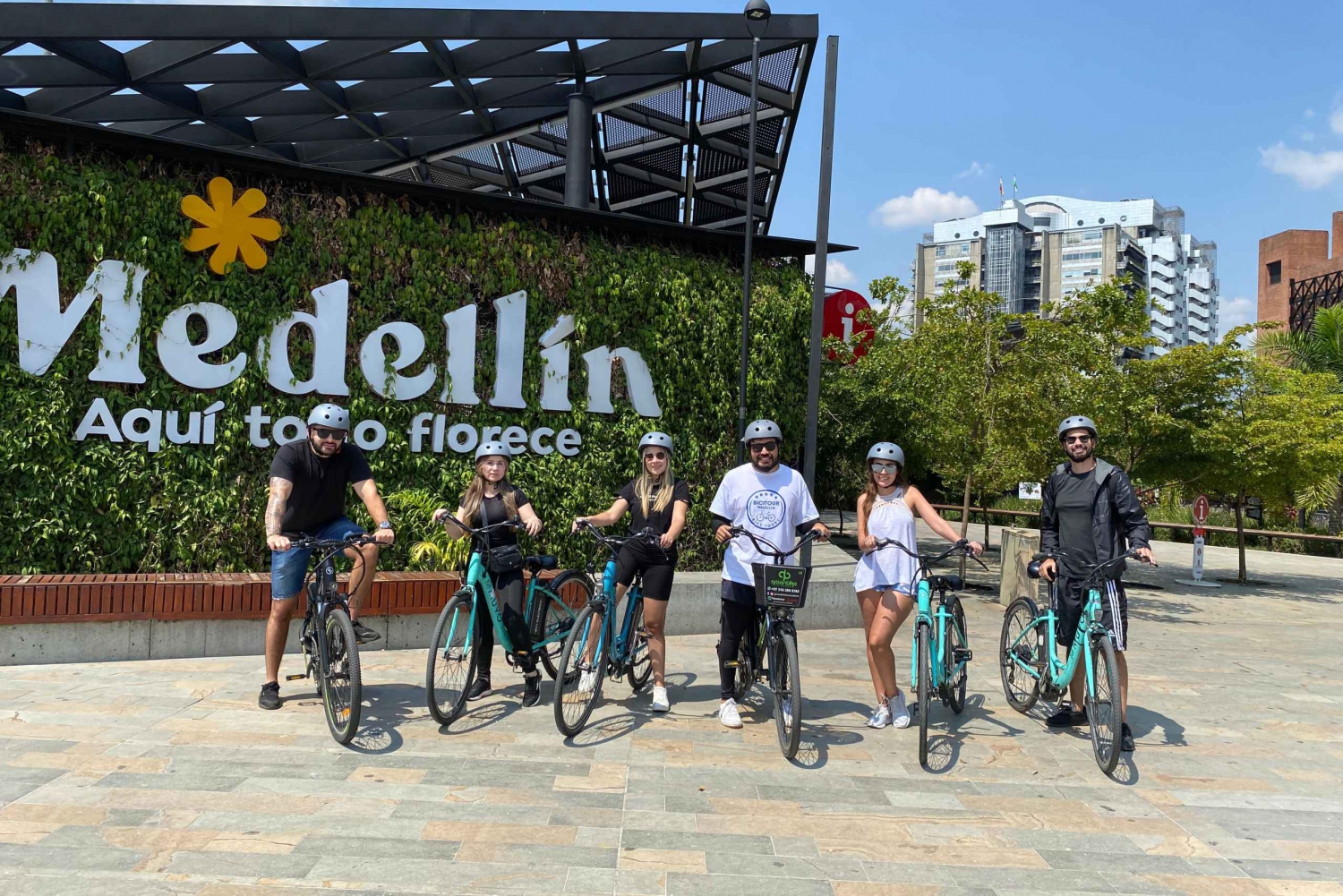 E-Bike City Tour Medellin con birra locale e snack