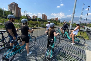 E-Bike City Tour Medellin con birra locale e snack