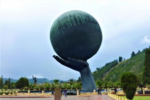 From Bogotá: Jaime Duque Park and Salt Cathedral with Lunch