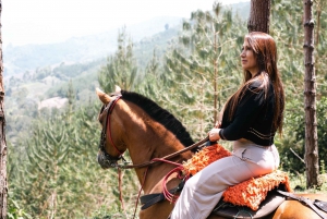 Von Medellin: 100 Jahre alte Finca, Reiten und mehr