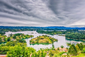 From Medellin: Guatape El Peñol with Boat, Breakfast & Lunch