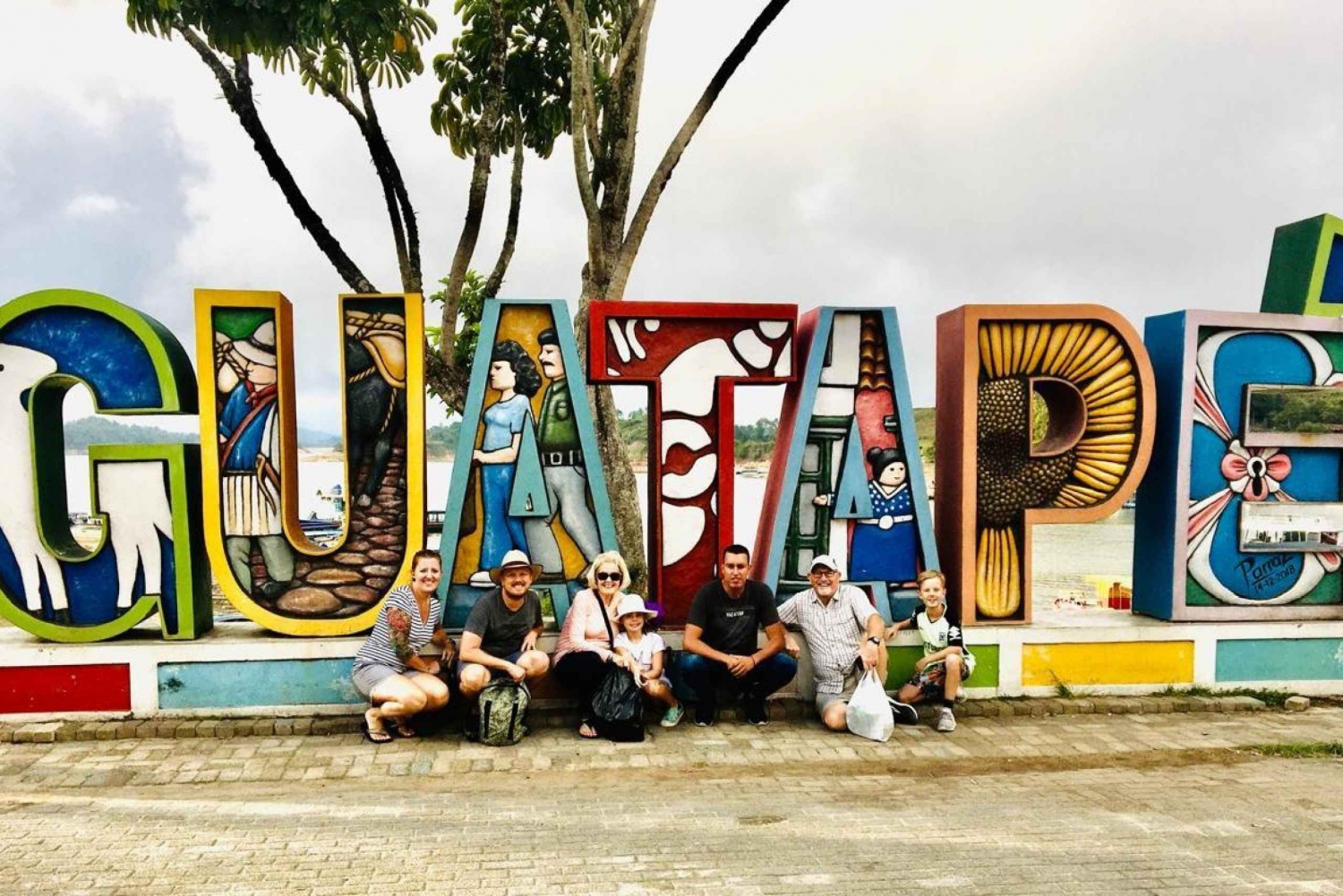 Fra Medellín: Privat tur i Guatape, El Peñol, bådtur