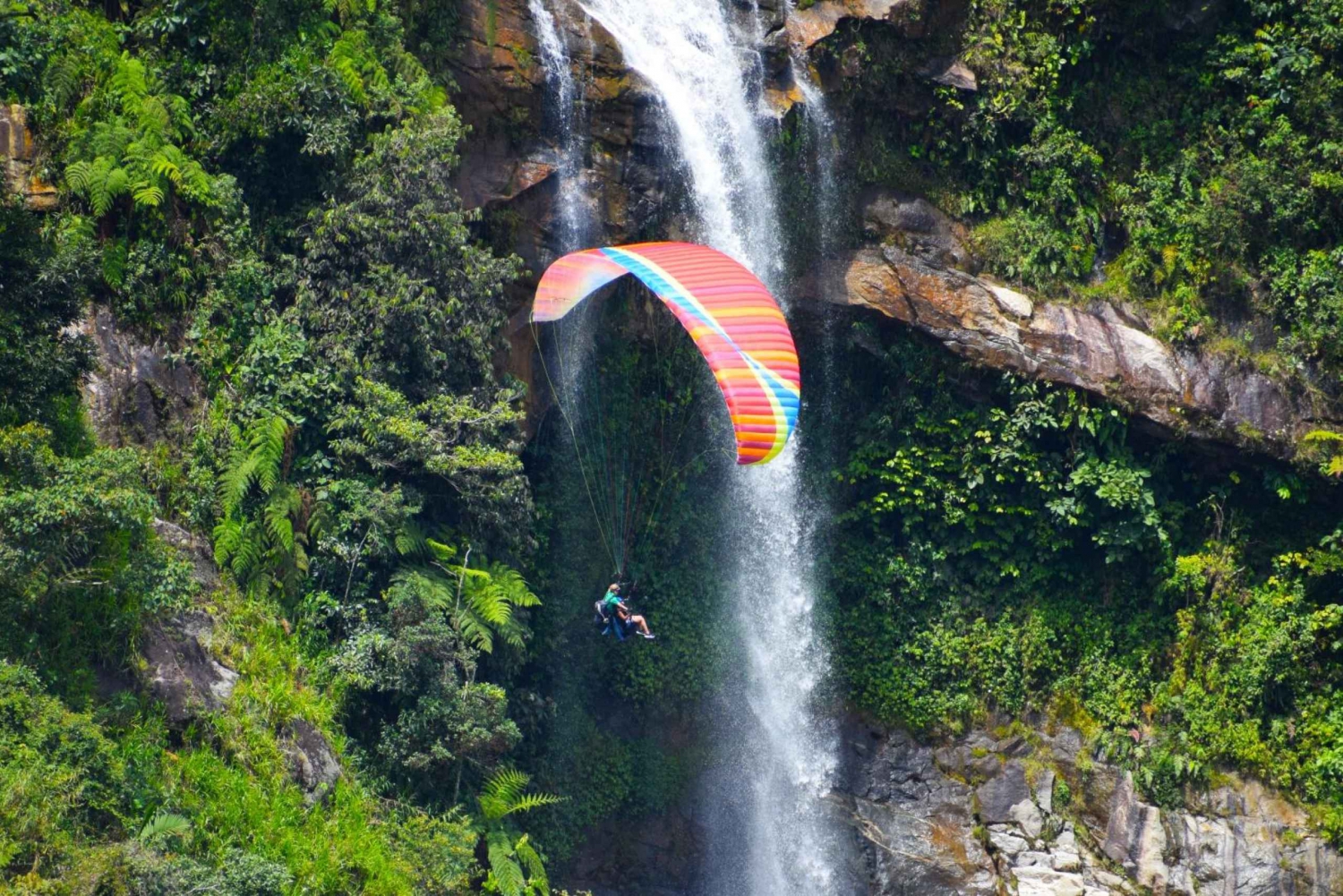 Från Medellín: Paragliding och tur till Guatape