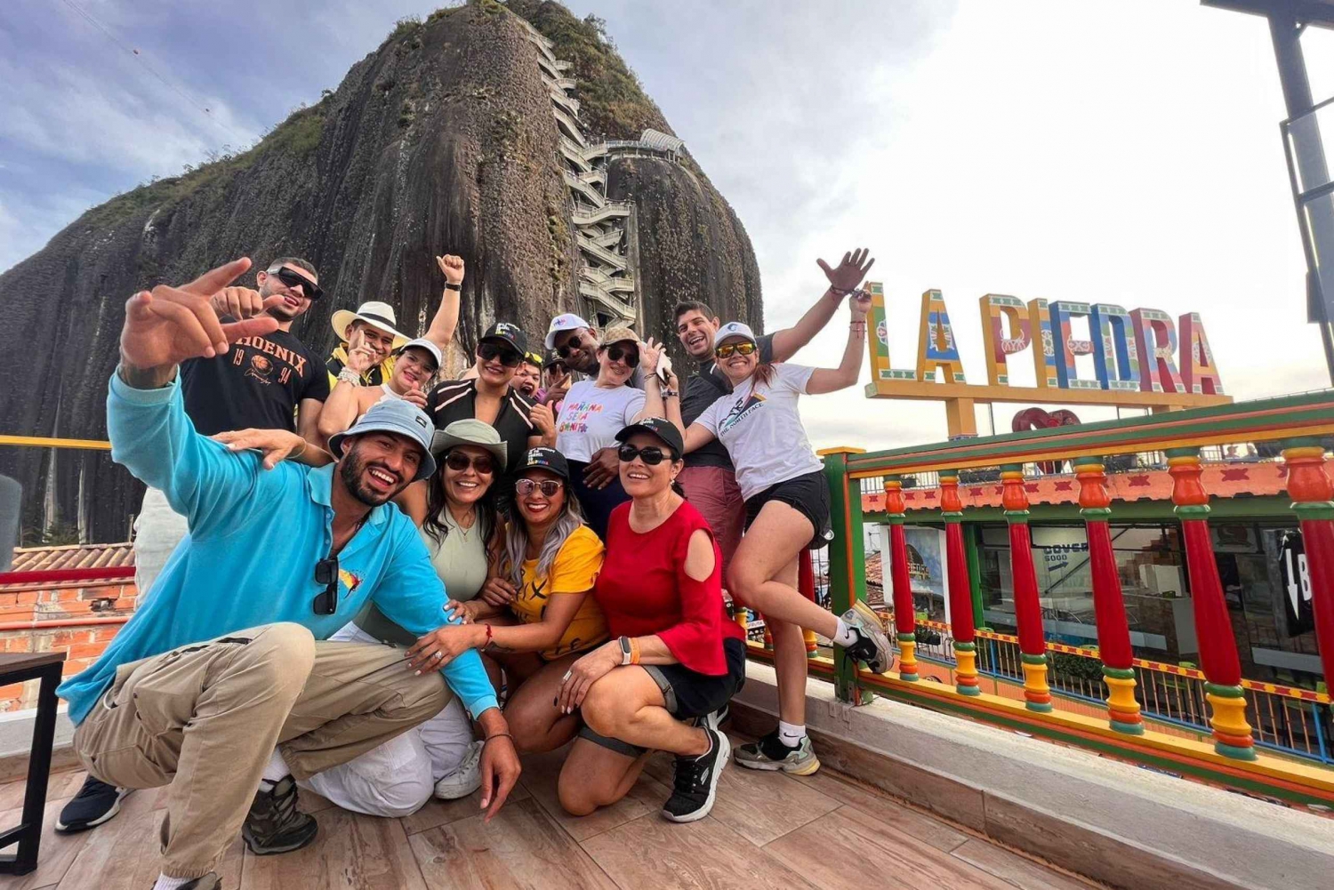 Medellin: Guatapé-tur med billet til Penol-klippen og bådtur