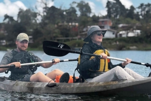KAYAKTUR PÅ GUATAPE-SØEN