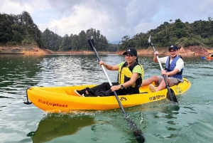 KAYAKTUR PÅ GUATAPE-SØEN