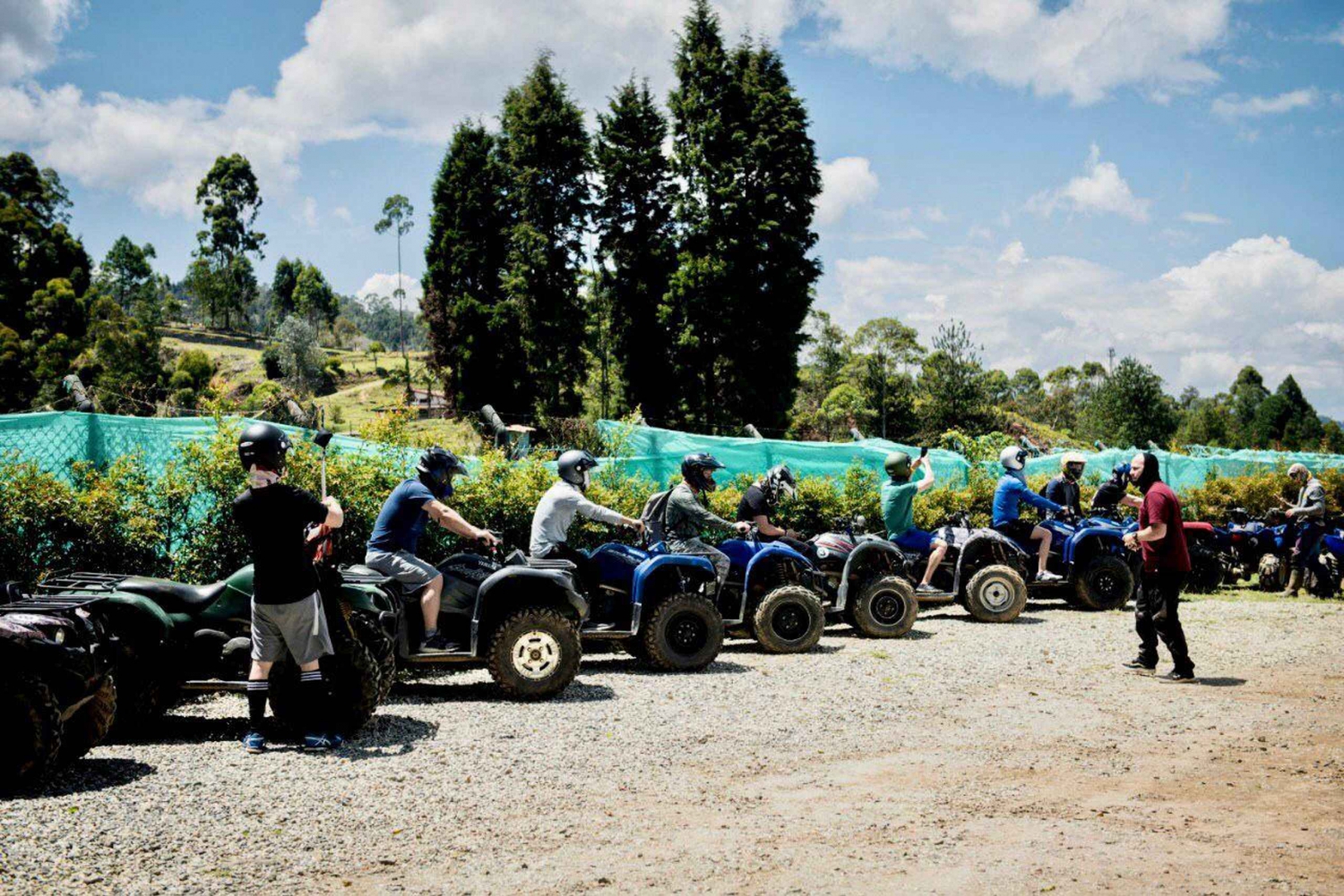 Medellín: Tour mit dem Quad (ATV) durch 3 Berge und Wasserfall
