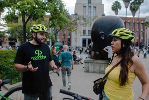 Medellin: Bike City Tour with Local Food and Drink Tastings