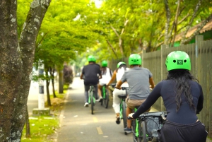 Medellin: Bike City Tour with Local Food and Drink Tastings