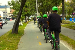 Medellin: Bike City Tour with Local Food and Drink Tastings