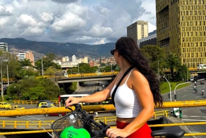Medellin: Bike City Tour with Local Food and Drink Tastings