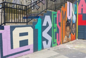 Medellín: Comuna 13 District Tour with Cable Car Ride