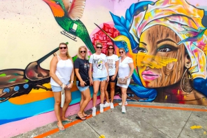 Medellin: Comuna 13 History & Graffiti Tour with Cable Car