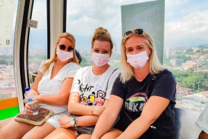 Medellin: Comuna 13 History & Graffiti Tour with Cable Car