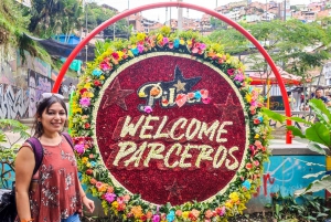 Medellin: Comuna 13 History & Graffiti Tour with Cable Car