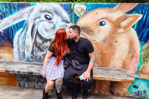 Medellin: Comuna 13 History & Graffiti Tour with Cable Car