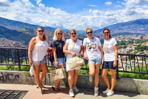 Medellin: Comuna 13 History & Graffiti Tour with Cable Car