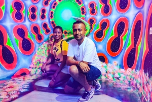 Medellin: Comuna 13 History & Graffiti Tour with Cable Car