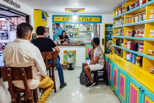 Medellin: Comuna 13 History & Graffiti Tour with Cable Car