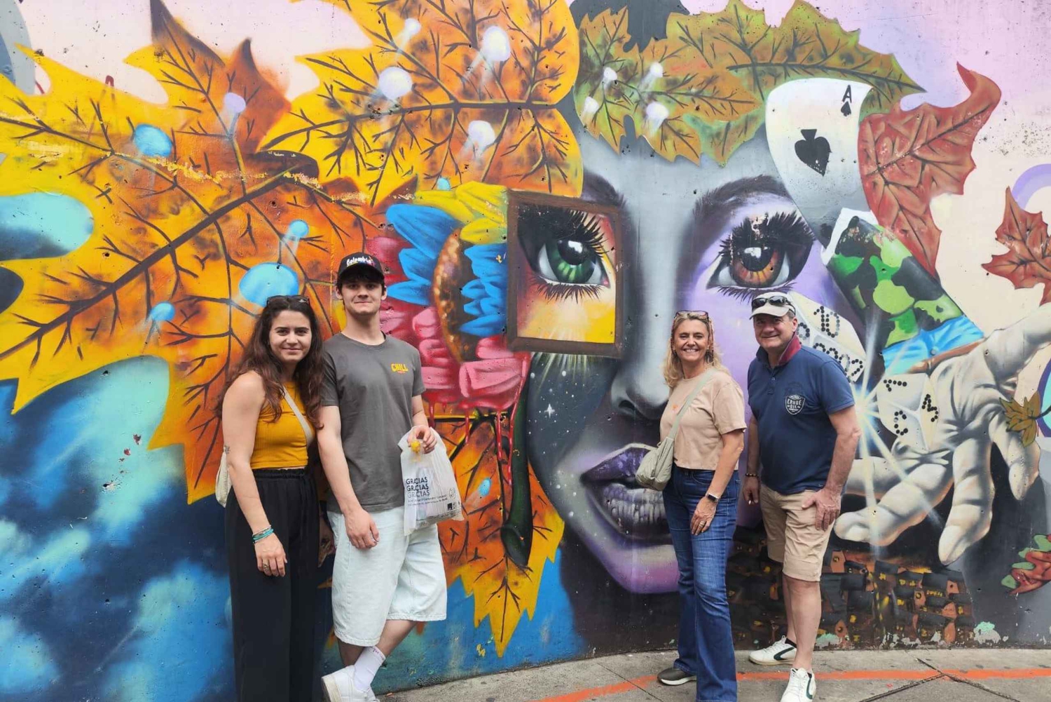 Medellín: Rundtur i Comuna 13, historie, lokal guide og svævebane