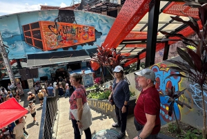 Medellín: Rundtur i Comuna 13, historie, lokal guide og svævebane