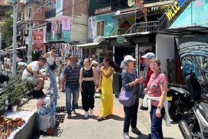Medellín: Rundtur i Comuna 13, historie, lokal guide og svævebane
