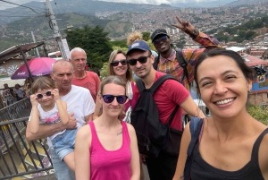 Medellín: Rundtur i Comuna 13, historie, lokal guide og svævebane