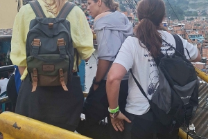 Medellín: Rundtur i Comuna 13, historie, lokal guide og svævebane