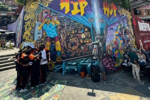 Medellín: Rundtur i Comuna 13, historie, lokal guide og svævebane