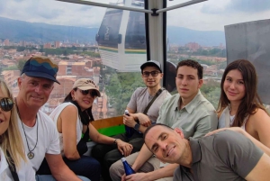 Medellín: Rundtur i Comuna 13, historie, lokal guide og svævebane